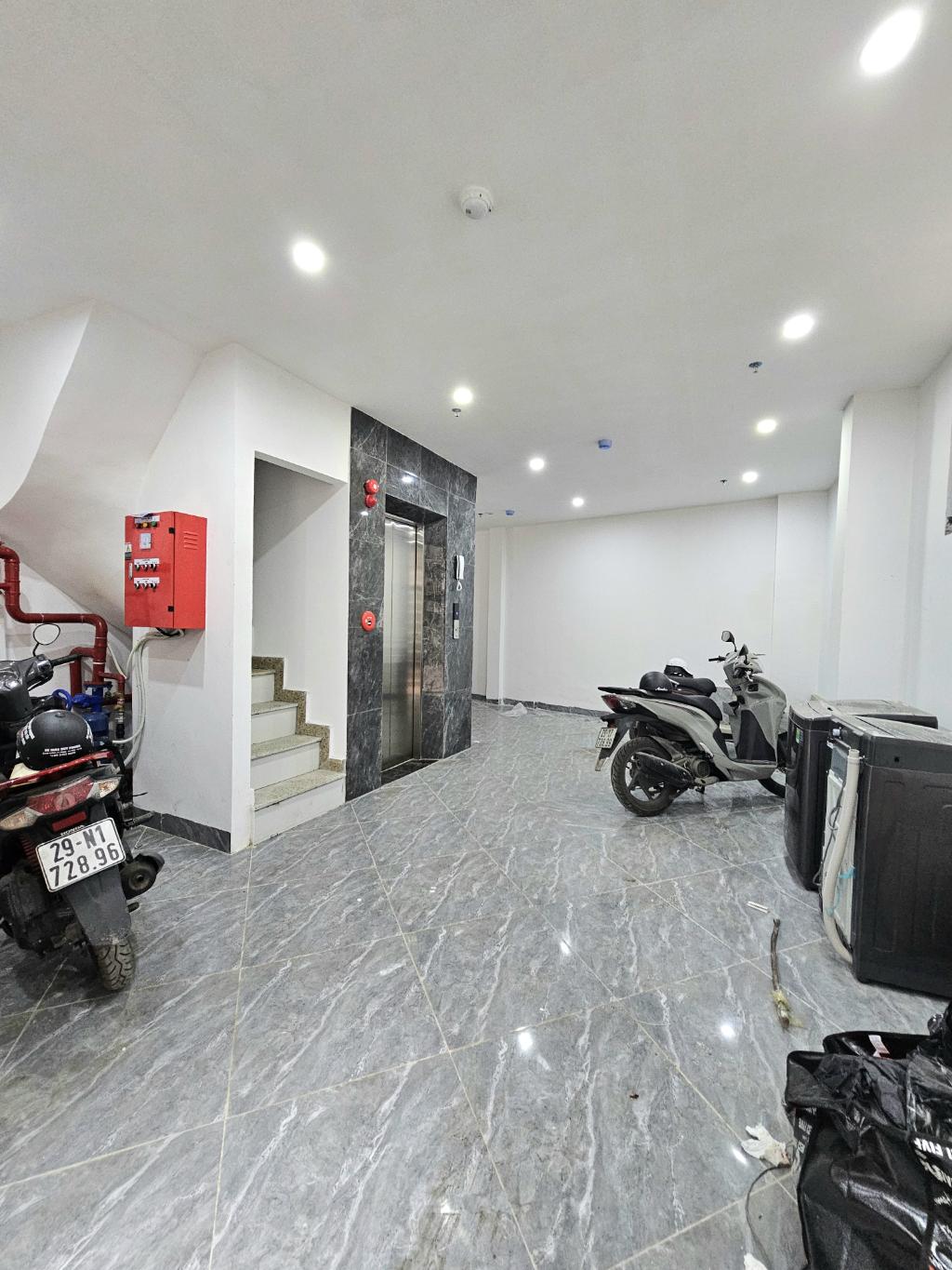 CHDV DÒNG TIỀN ỔN ĐỊNH - THANG MÁY, HỆ THỐNG PCCC - TỔNG 11 PHÒNG - TRUNG TÂM ĐỐNG ĐA - FULL NÔI THẤT - 3 MẶT THOÁNG