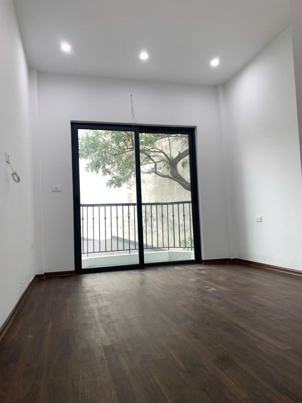NHÀ ĐẸP Ở NGAY - VÀI BƯỚC RA MẶT PHỐ