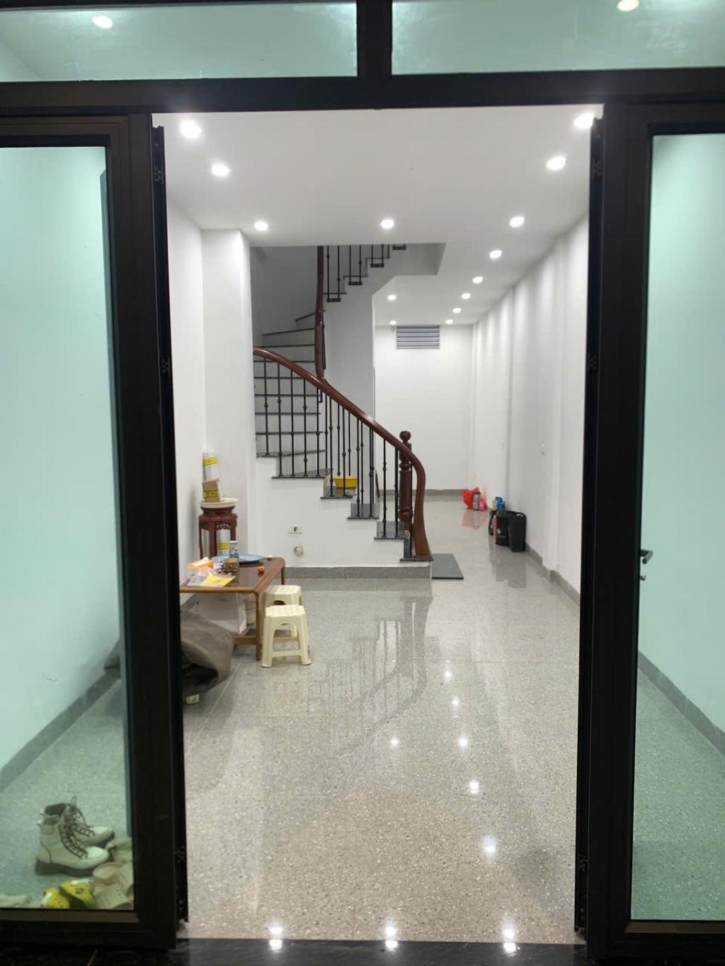 NHÀ ĐẸP Ở NGAY - VÀI BƯỚC RA MẶT PHỐ