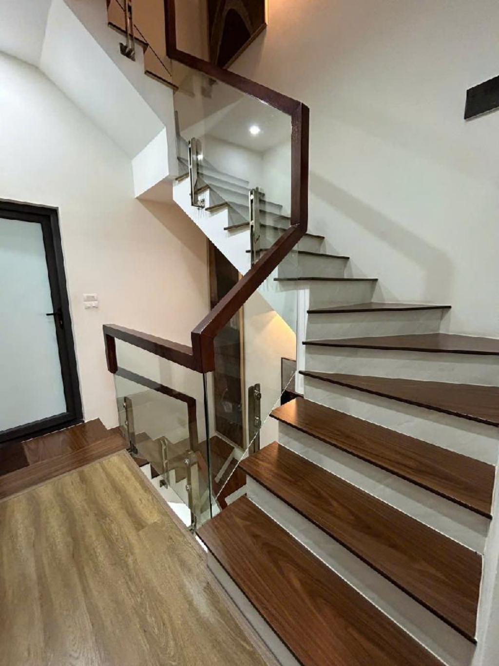 SIÊU PHẨM BA ĐÌNH- NGÕ RỘNG THOÁNG- 50M RA - NHÀ ĐẸP - FULL NỘI THẤT