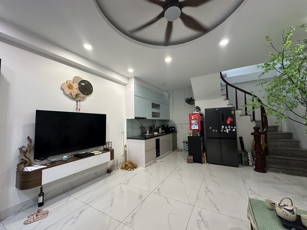 NGUYỄN KHANG - CẦU GIẤY, NHÀ DÂN XÂY CÓ Ô CHỜ THANG MÁY, TẶNG NỘI THẤT