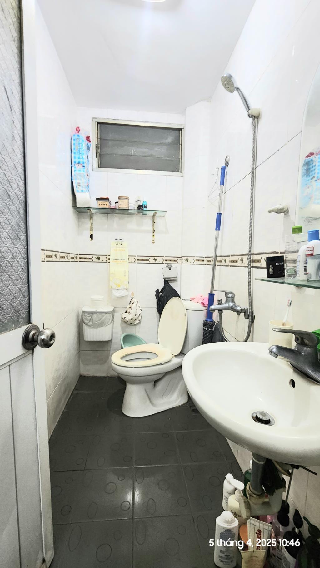 Mặt ngõ VĂN CHƯƠNG, mặt tiền rộng, kinh doanh sầm uất, gần măt phố