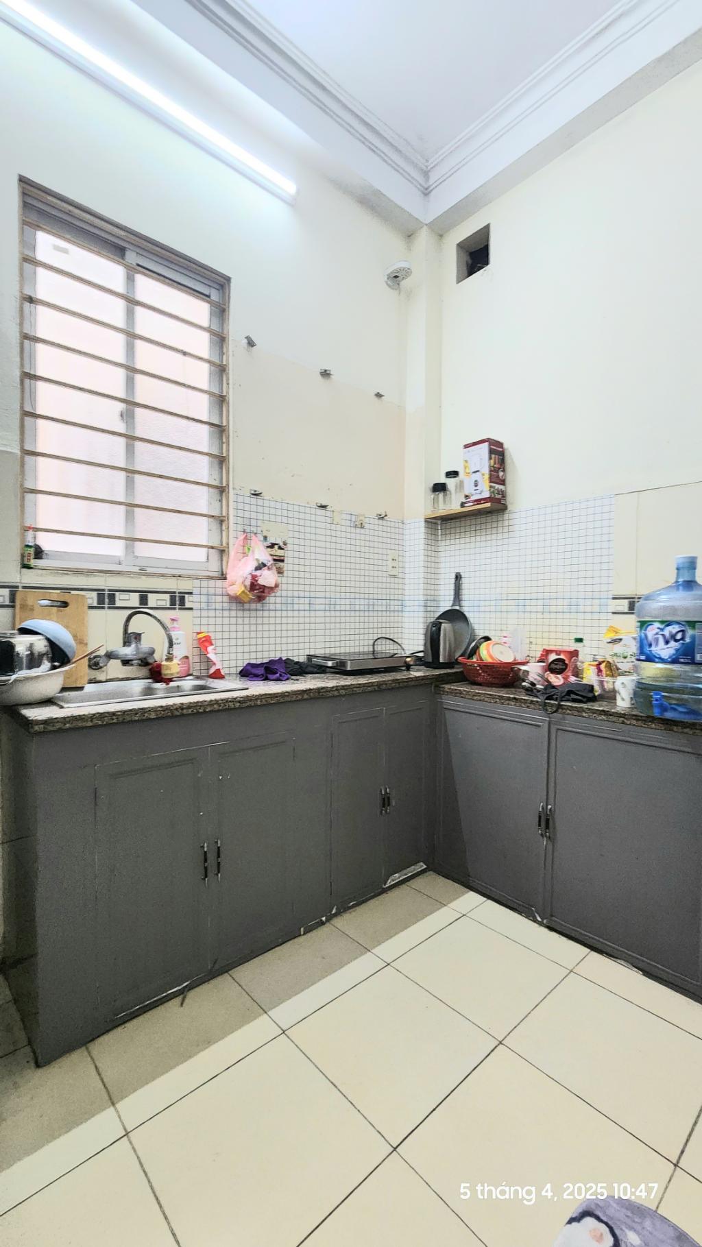 Mặt ngõ VĂN CHƯƠNG, mặt tiền rộng, kinh doanh sầm uất, gần măt phố