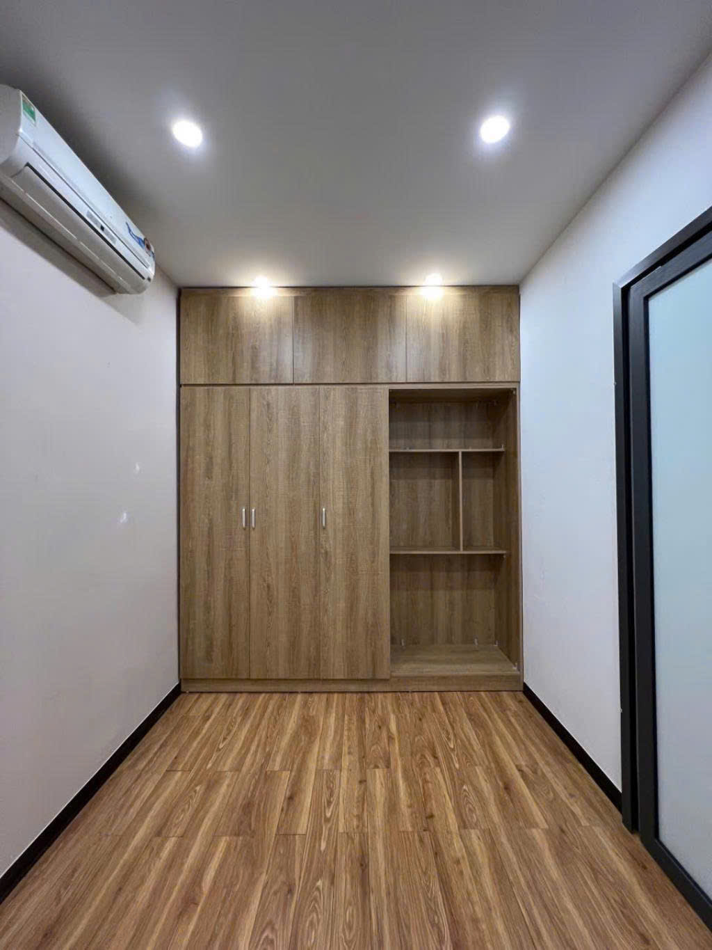 Bán nhà Đội Cấn 68m2, mặt tiền 3.7m, gần trường, gần chợ, gần ô tô