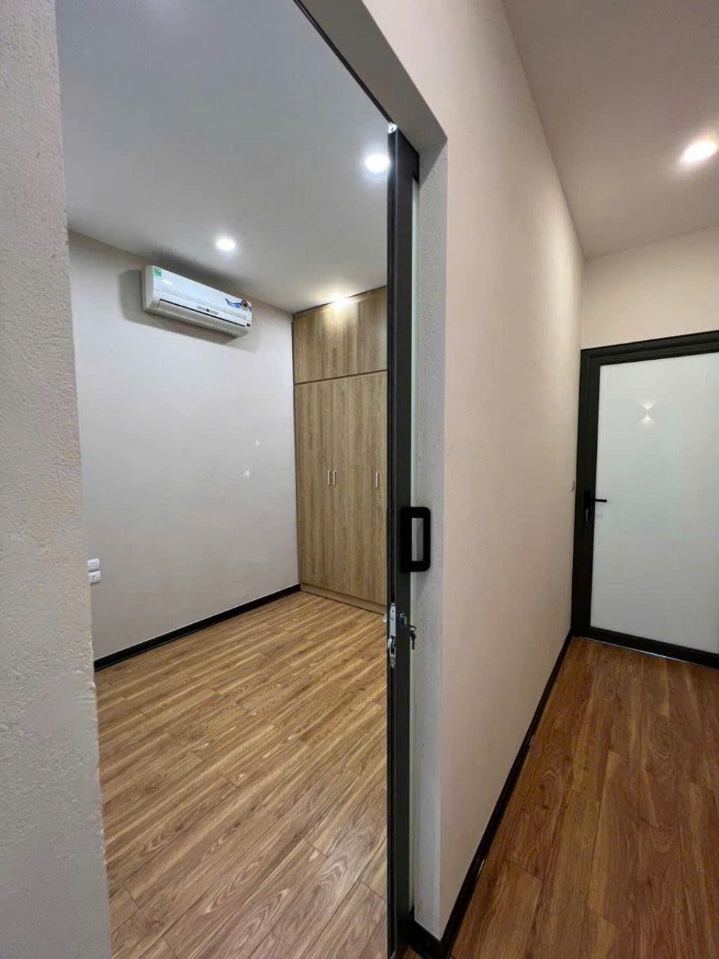 Bán nhà Đội Cấn 68m2, mặt tiền 3.7m, gần trường, gần chợ, gần ô tô