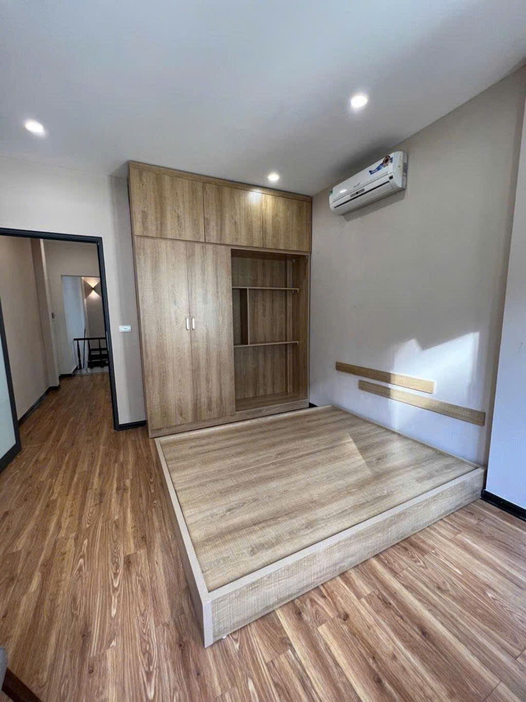 Bán nhà Đội Cấn 68m2, mặt tiền 3.7m, gần trường, gần chợ, gần ô tô