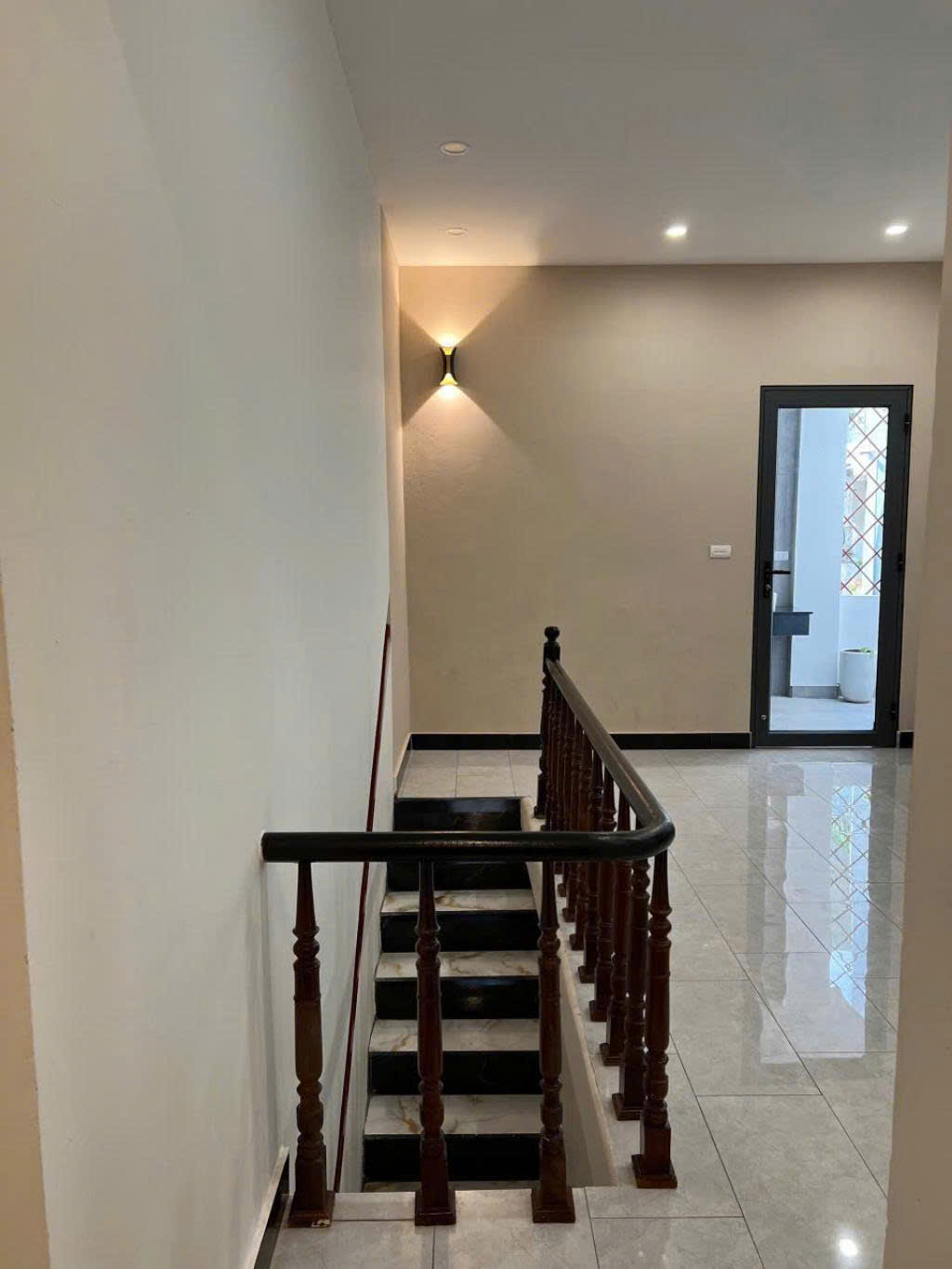 Bán nhà Đội Cấn 68m2, mặt tiền 3.7m, gần trường, gần chợ, gần ô tô
