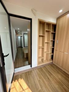 TT Thành Công, ô tô đỗ chân cầu thang, nội thất mới