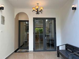 Bán nhà Đội Cấn 68m2, mặt tiền 3.7m, gần trường, gần chợ, gần ô tô