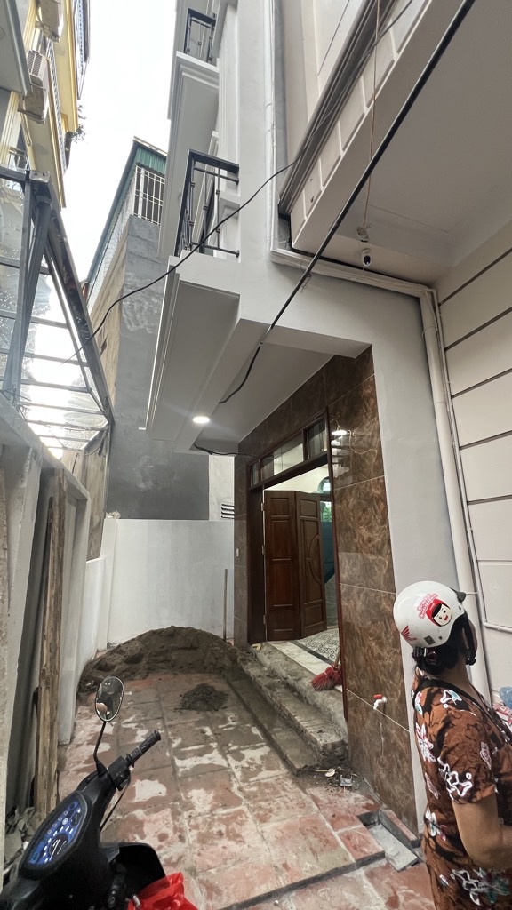 Anh Vương cần bán nhà Tây Mỗ, dân xây 5 tầng, thang máy, 55m2- 7,85 tỷ