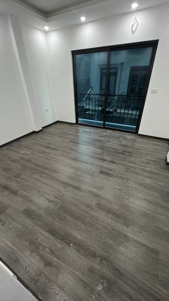 Anh Vương cần bán nhà Tây Mỗ, dân xây 5 tầng, thang máy, 55m2- 7,85 tỷ