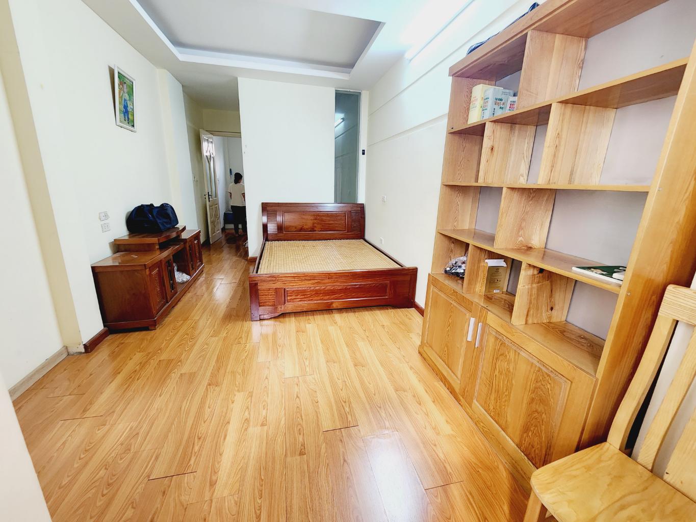 Anh Hải cần bán nhà Mỹ Đình, xây 5 tầng. Nội thất đẹp lung linh. Giá 6,5 tỷ nhỉnh.