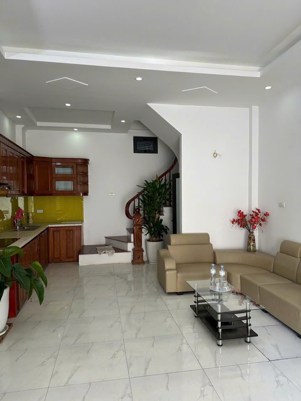 Chị Hoa cần bán nhà Bala, Hà Đông 5 tầng, 42 m2- 6 tỷ.