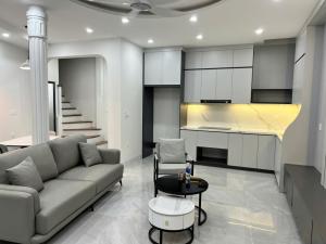 Anh Toản cần bán nhà MỸ Đình, 48m2, xây 5 tầng, 8,25 tỷ.