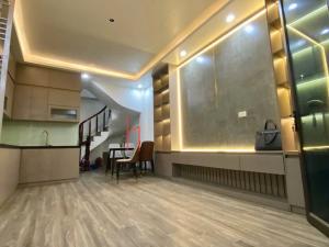 Anh Hải cần bán nhà Mỹ Đình, xây 5 tầng. Nội thất đẹp lung linh. Giá 6,5 tỷ nhỉnh.