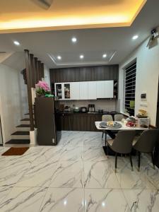 Bán nhà Tây Mỗ, 5 tầng, full nội thất, nhỉnh 6 tỷ.