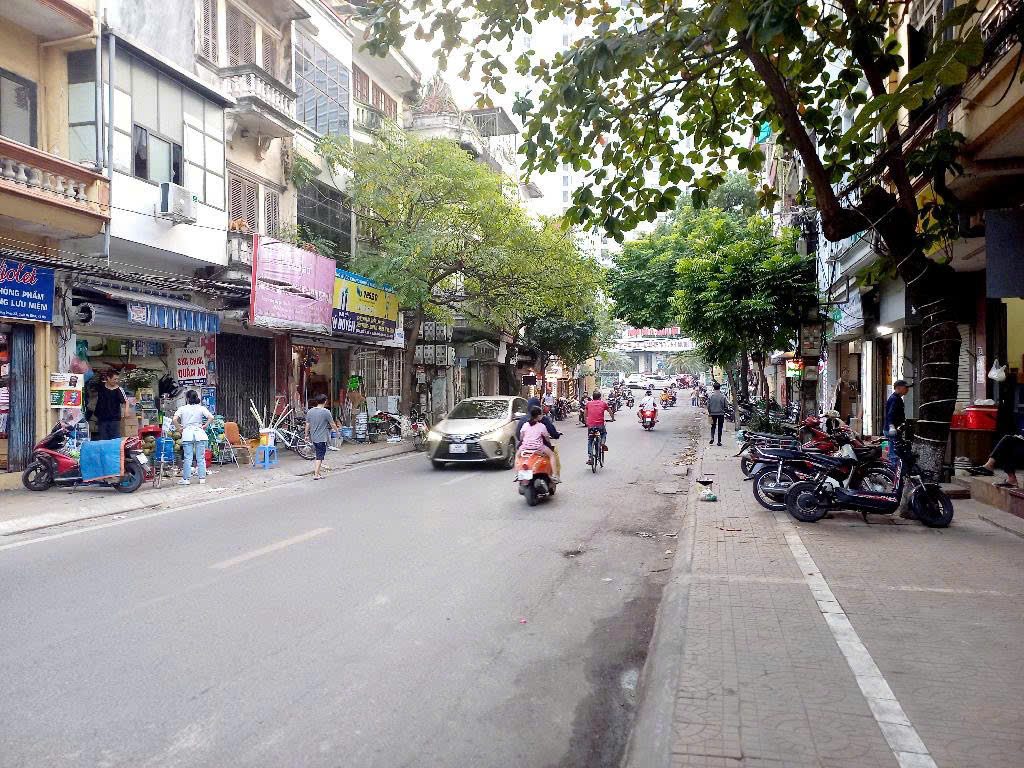 NHÀ MẶT PHỐ NGHĨA DŨNG, VỈA HÈ, KINH DOANH SẦM UẤT.