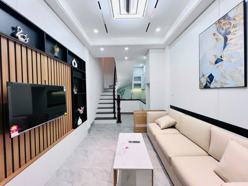 CHÍNH CHỦ CẦN BÁN GẤP NHÀ HOÀNG QUỐC VIỆT- HÀNG HIẾM GẦN PHỐ - NHÀ MỚI ĐẸP XÁCH VALY ĐẾN Ở LUÔN - CHỦ TẶNG FULL NỘI THẤT