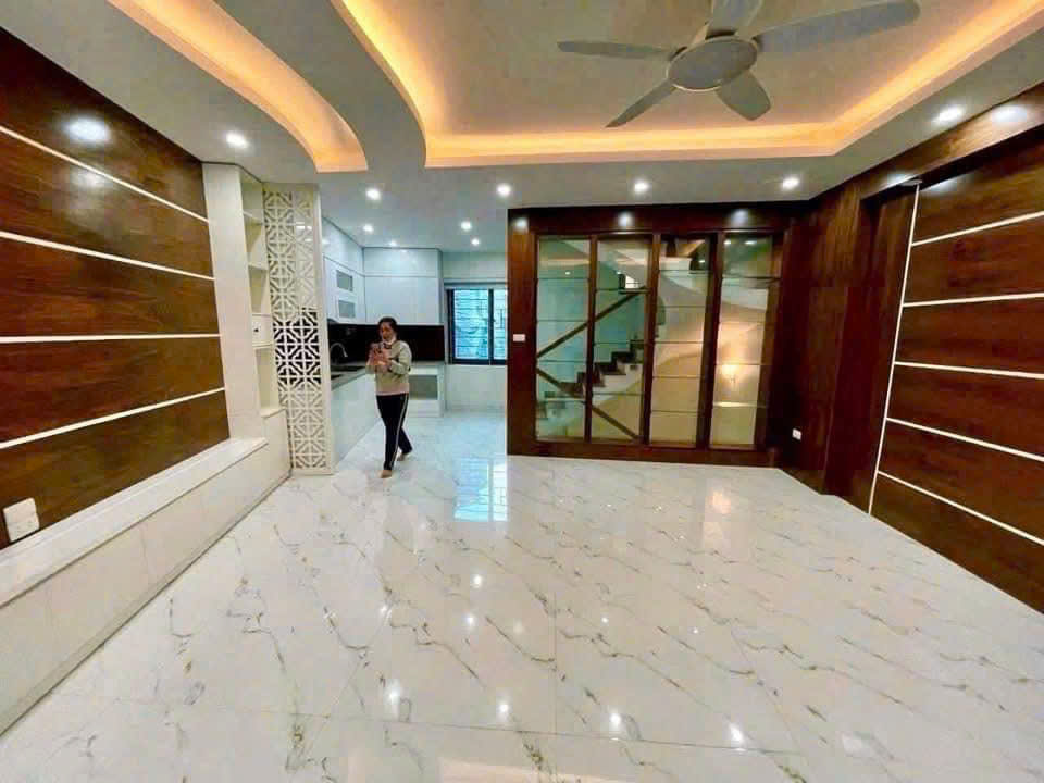 NHÀ SIÊU HIẾM PHỐ XUÂN LA- GARA Ô TÔ- THANG MÁY- NGÕ 5M- DT 45mx 6T - MT4.6M -11.950Tỷ TL