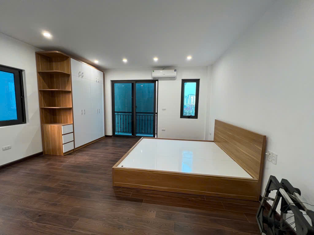 NHÀ SIÊU HIẾM PHỐ XUÂN LA- GARA Ô TÔ- THANG MÁY- NGÕ 5M- DT 45mx 6T - MT4.6M -11.950Tỷ TL