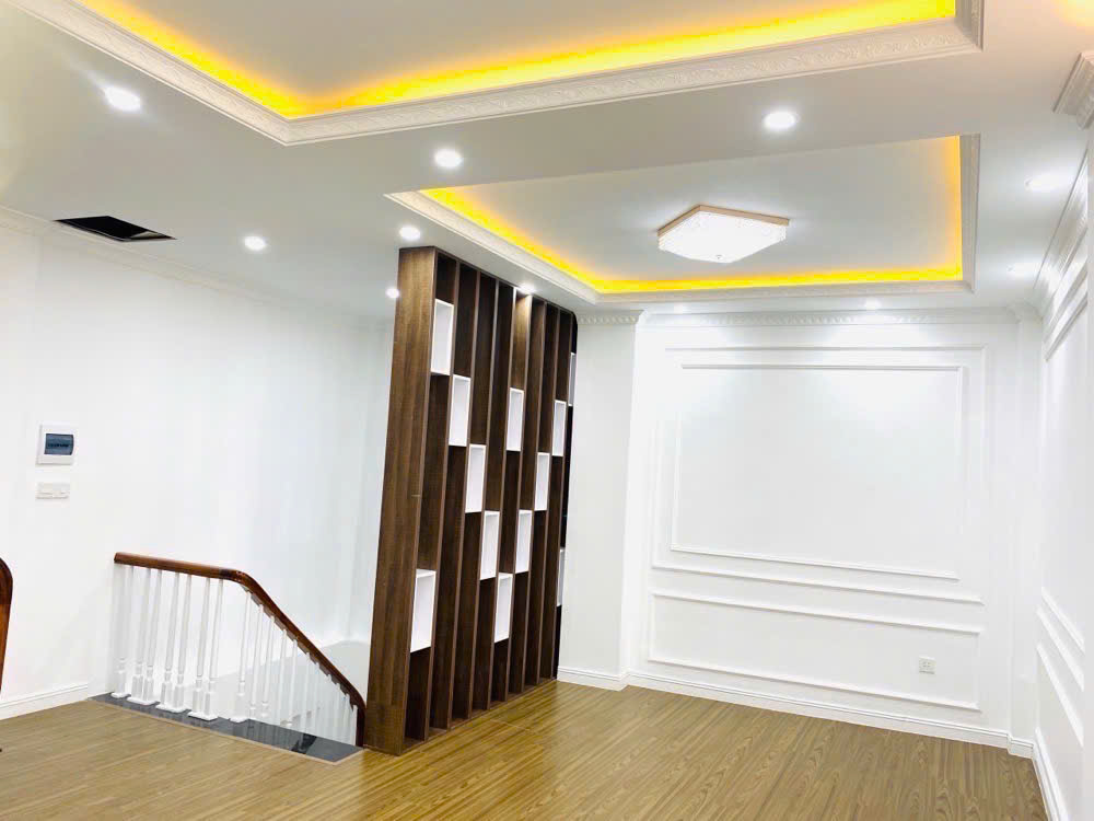 BÁN GẤP NHÀ ĐẸP LẠC LONG QUÂN -NỘI THẤT ĐẲNG CẤP- MẶT TIỀN RỘNG -GIÁ 6.8Tỷ TL