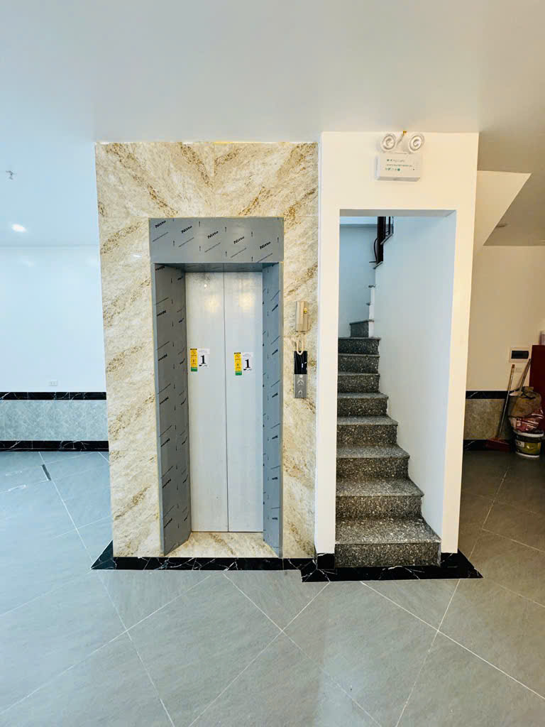 NHÀ MỚI- THANG MÁY XỊN - GẦN PHỐ - NGÕ THÔNG LẠC LONG QUÂN - HỒ TÂY - KV ĐÔNG KHÁCH NƯỚC NGOÀI 63m GIÁ 12.6 TỶ