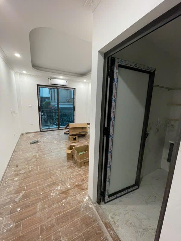 -NHÀ CẦU DIỄN-NHÀ MỚI KÍNH KOONG- 6 TẦNG THANG MÁY-CÁCH 1 NHÀ RA Ô TÔ 35m GIÁ 7.4 TỶ