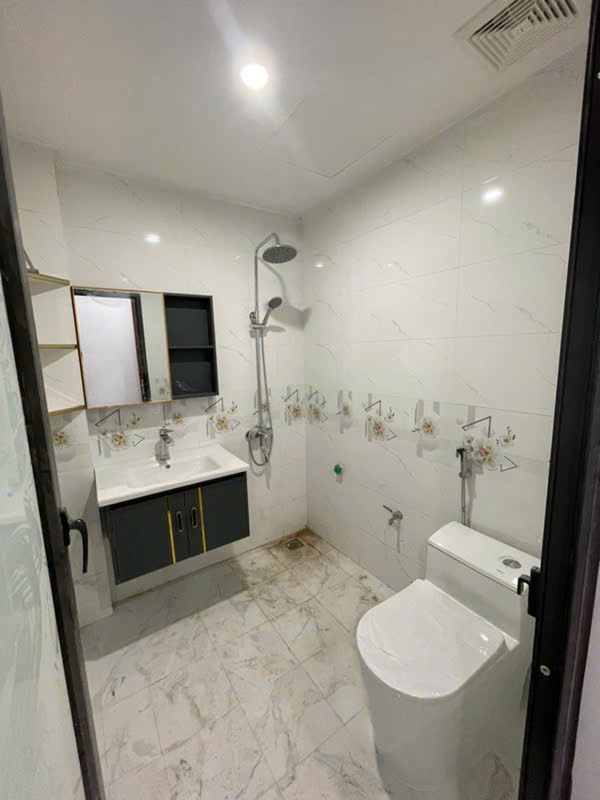 -NHÀ CẦU DIỄN-NHÀ MỚI KÍNH KOONG- 6 TẦNG THANG MÁY-CÁCH 1 NHÀ RA Ô TÔ 35m GIÁ 7.4 TỶ