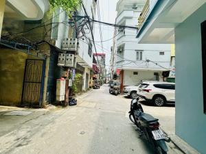 NHÀ PHỐ VIÊN- CỔ NHUẾ NHỎ TIỀN BAY NHANH - 5 TẦNG FULL NỘI THẤT SỔ ĐỎ PHÂN LÔ - 10M Ô TÔ TRÁNH. GIÁ 4.5tỷ