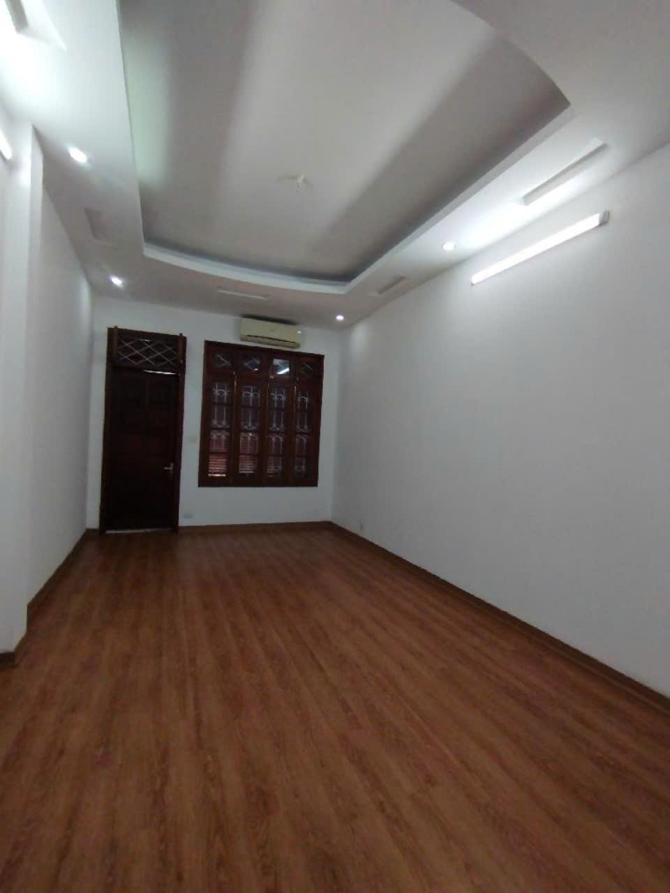 Bán nhà đẹp mặt ngõ 89 phố tứ liên , oto chánh