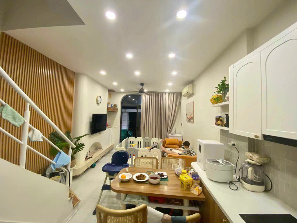 Bán nhà,Ngõ chợ Khâm thiên 38m2  4 Từng mặt tiền 3,8 mét Giá 6,35 tỷ