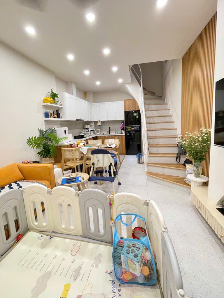 Bán nhà,Ngõ chợ Khâm thiên 38m2  4 Từng mặt tiền 3,8 mét Giá 6,35 tỷ