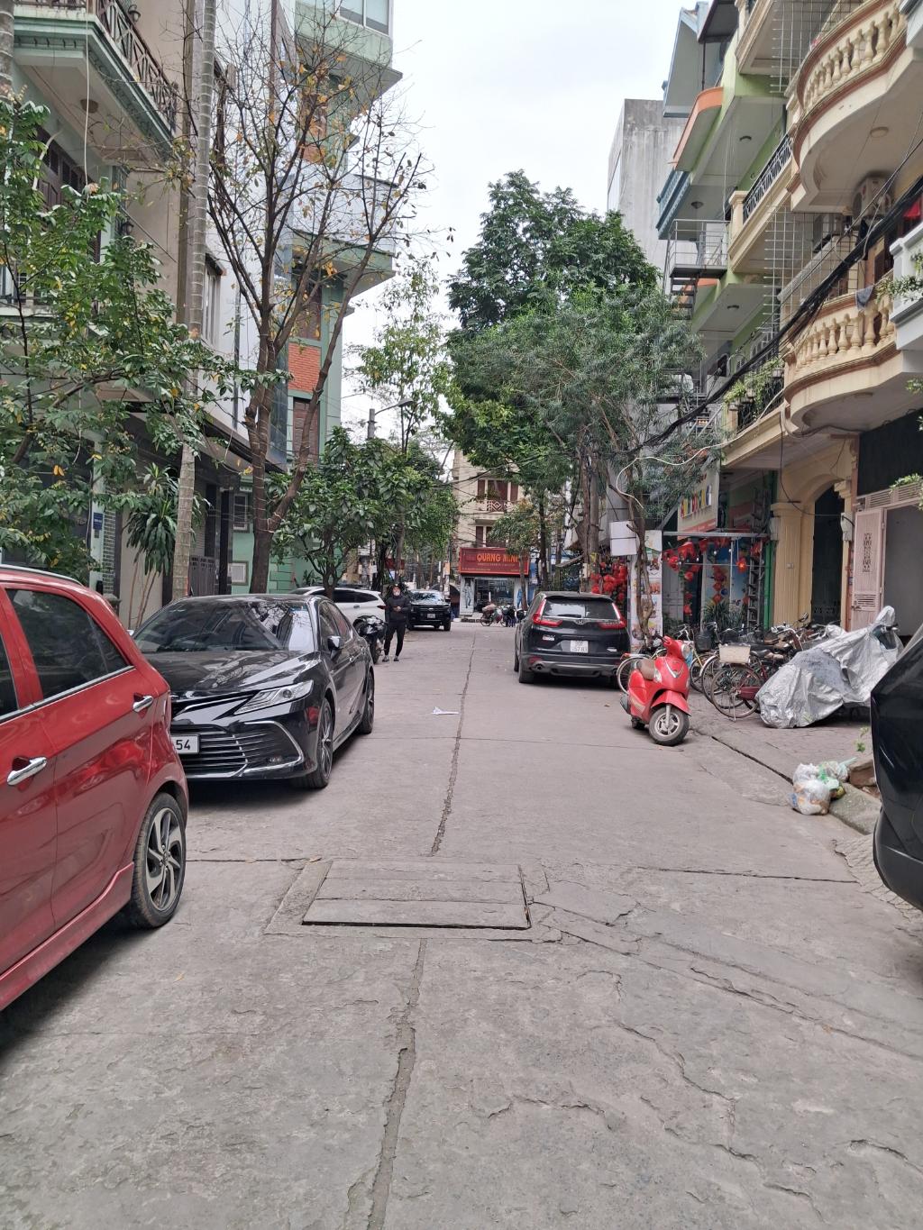 BÁN NHÀ PHÂN LÔ HOÀNG QUỐC VIỆT 65M X 5T, MT 4M, Ô TÔ TRÁNH, Ô CHỜ TM, KD ĐỈNH 28 TỶ