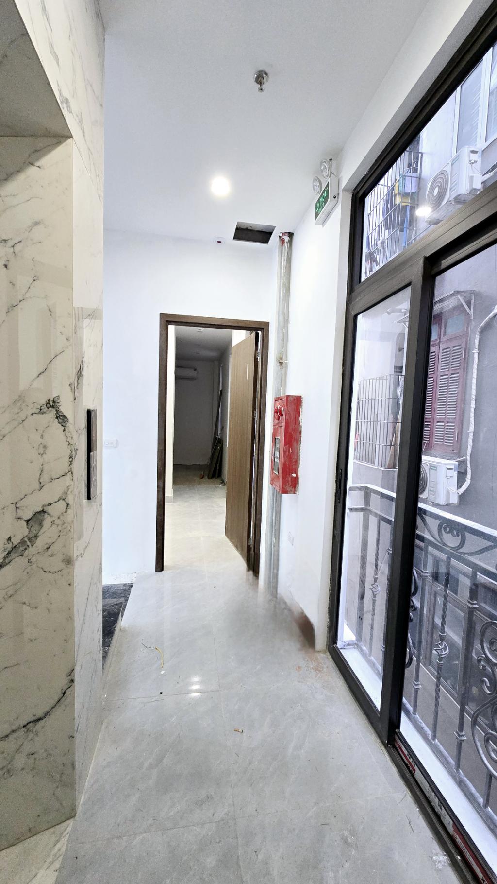 HIẾM, NHÀ PHỐ LÊ QUANG ĐẠO LÔ GÓC 7 TẦNG 11 P FULL ĐỒ NGÕ THÔNG, Ô TÔ, DT 1,1TY/NĂM 24,5TY