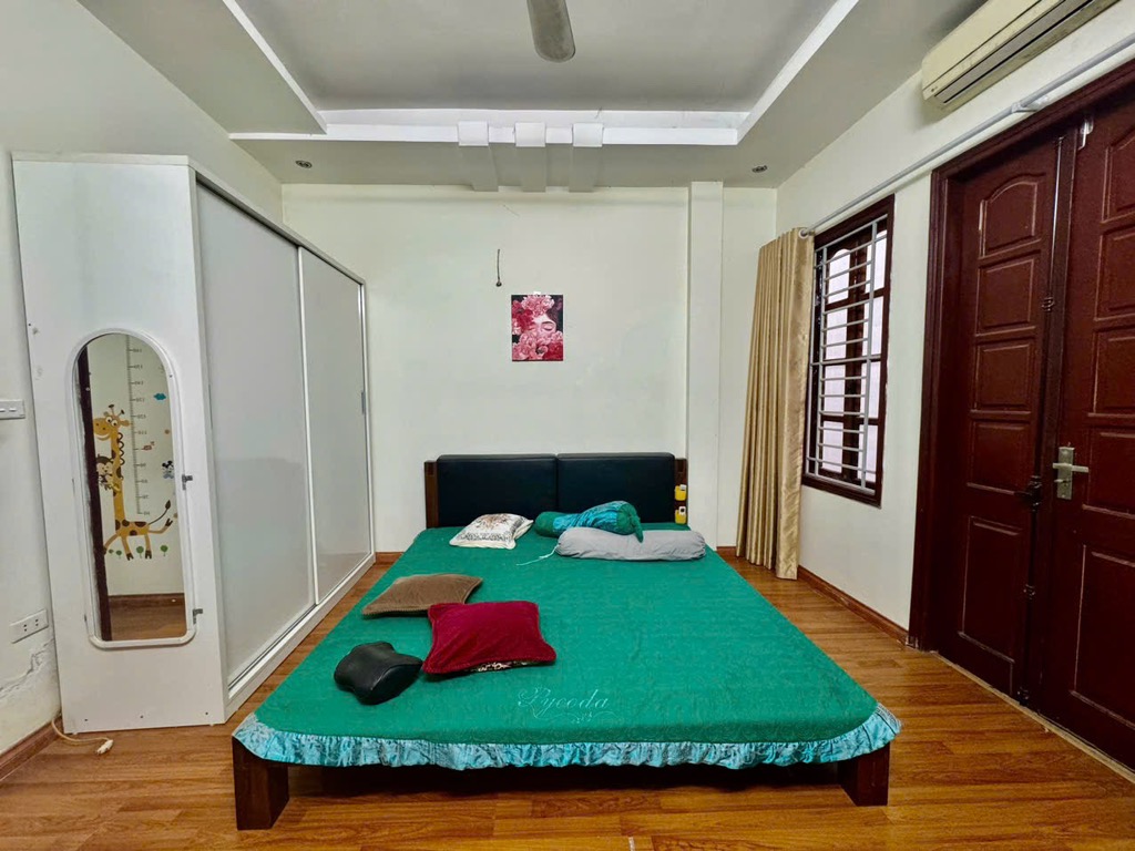 Hot! Nhà Phố Khúc Thừa Dụ 50m x 5T, MT 4,2m, ô tô, Gần Phố, Nt đẹp ở ngay 13,95 tỷ.