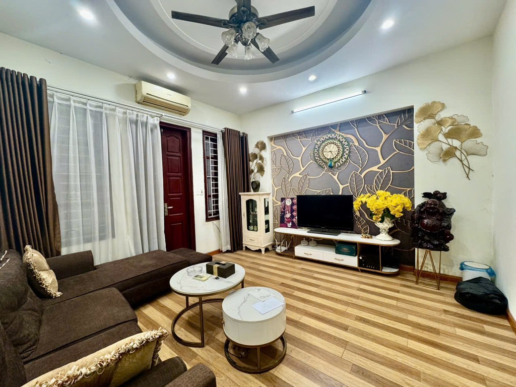 Hot! Nhà Phố Khúc Thừa Dụ 50m x 5T, MT 4,2m, ô tô, Gần Phố, Nt đẹp ở ngay 13,95 tỷ.