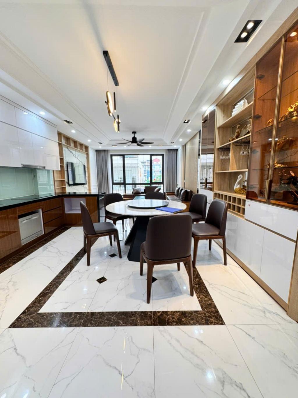 Phân Lô Hoàng Quốc Việt 55m x 6T, MT 4,5m, TM, ô tô tránh, KD đỉnh, Full NT 25,8 tỷ.