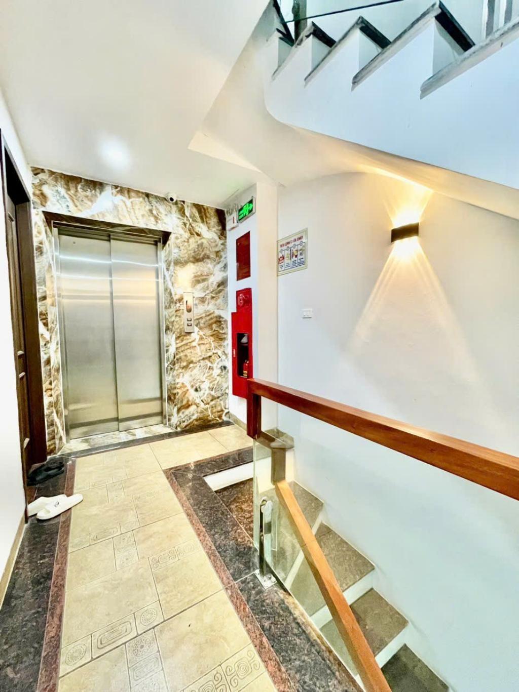 Hiếm, Phân Lô Nguyễn Khánh Toàn, 110m x 8T, mt 7,6m, Lô góc, ô tô, DT khủng 37,9 tỷ