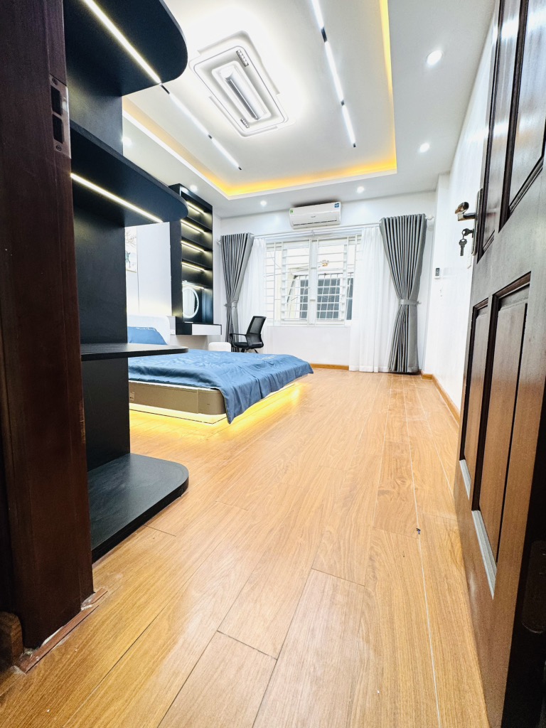 BÁN NHÀ ĐẸP CẦU GIẤY 40M2 x 5 TẦNG – FULL Nt – 2 THOÁNG – Ô TÔ GẦN – Ở NGAY 7,68 TỶ