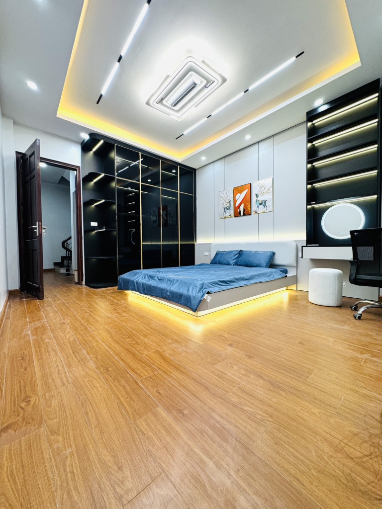 BÁN NHÀ ĐẸP CẦU GIẤY 40M2 x 5 TẦNG – FULL Nt – 2 THOÁNG – Ô TÔ GẦN – Ở NGAY 7,68 TỶ