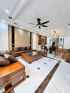 Phân Lô Hoàng Quốc Việt 55m x 6T, MT 4,5m, TM, ô tô tránh, KD đỉnh, Full NT 25,8 tỷ.