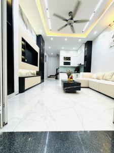 BÁN NHÀ ĐẸP CẦU GIẤY 40M2 x 5 TẦNG – FULL Nt – 2 THOÁNG – Ô TÔ GẦN – Ở NGAY 7,68 TỶ