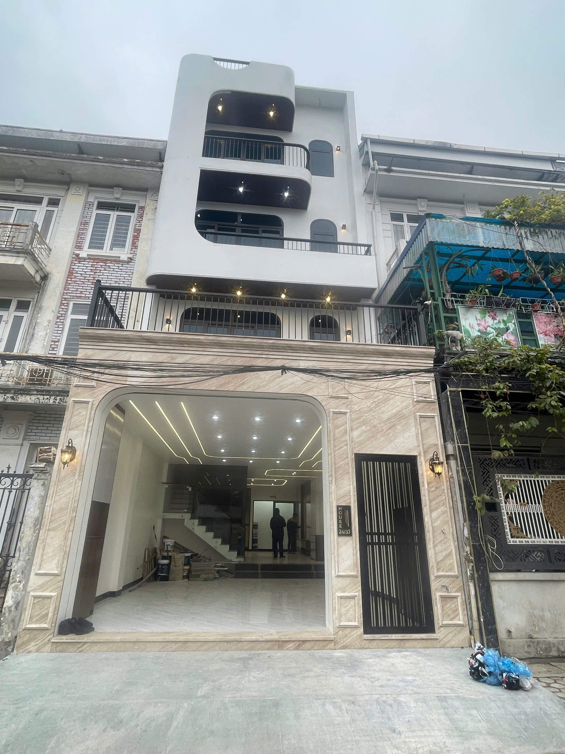 BÁN SIÊU PHẨM LIỀN KỀ ĐỨC GIANG – PHÂN LÔ VIP – VỈA HÈ 2 BÊN – Ô TÔ TRÁNH – 100M2 – 4 TẦNG THANG MÁY – FULL NỘI THẤT CAO CẤP – KINH DOANH ĐỈNH – GIÁ CHỈ 16,48 TỶ