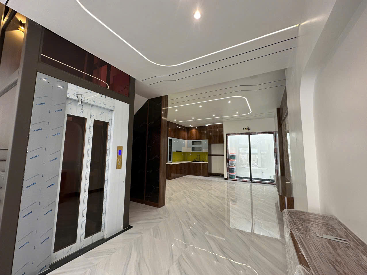 BÁN SIÊU PHẨM LIỀN KỀ ĐỨC GIANG – PHÂN LÔ VIP – VỈA HÈ 2 BÊN – Ô TÔ TRÁNH – 100M2 – 4 TẦNG THANG MÁY – FULL NỘI THẤT CAO CẤP – KINH DOANH ĐỈNH – GIÁ CHỈ 16,48 TỶ