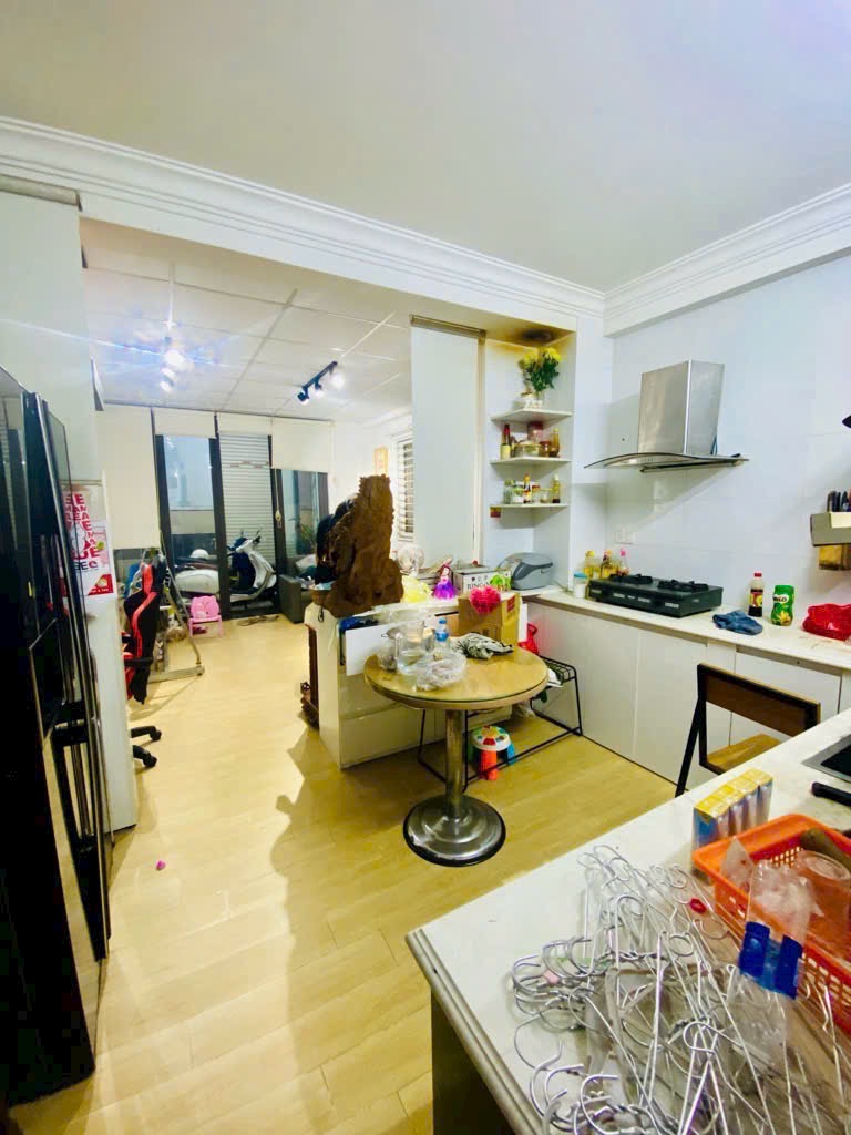 nhà đẹp 7 tầng ; thang máy ,mặt tiền kinh doanh