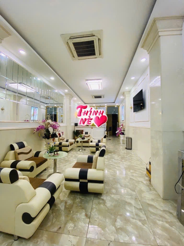 nhà đẹp 7 tầng ; thang máy ,mặt tiền kinh doanh