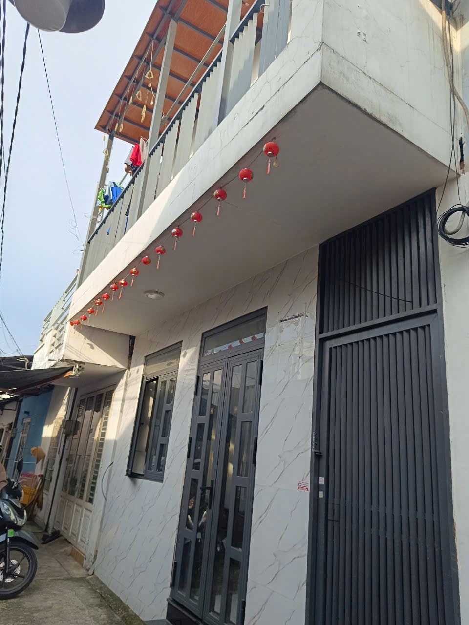 + CHÍNH CHỦ BÁN GẤP CĂN NHÀ - QUỐC LỘ 13 KHU DÂN CƯ HỒNG LONG THỦ ĐỨC-SÁT MẶT TIỀN .GIÁ SIÊU HỜI NHỈNH 4.× TỶ 50M2 .NGANG 5M- 2PN .XE HƠI ĐẬU SÁT NHÀ -KHU PHÂN LÔ VÍP