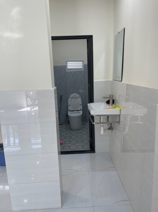 + CHÍNH CHỦ BÁN GẤP CĂN NHÀ - QUỐC LỘ 13 KHU DÂN CƯ HỒNG LONG THỦ ĐỨC-SÁT MẶT TIỀN .GIÁ SIÊU HỜI NHỈNH 4.× TỶ 50M2 .NGANG 5M- 2PN .XE HƠI ĐẬU SÁT NHÀ -KHU PHÂN LÔ VÍP