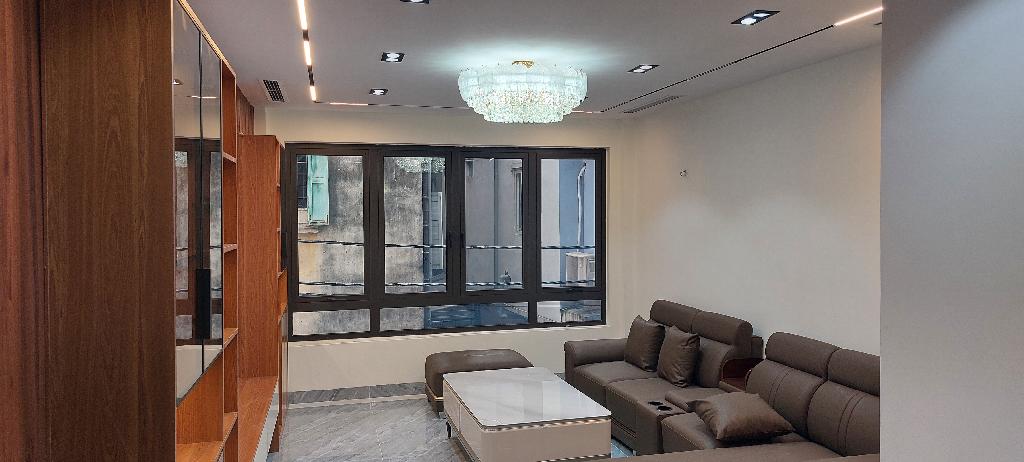 Cần Bắn căn nhà tại đường Nguyễn Văn Cừ Long Biên Hà Nội Nhà Mới Hoàn Thành 6 Tầng Ôt ô Cửa