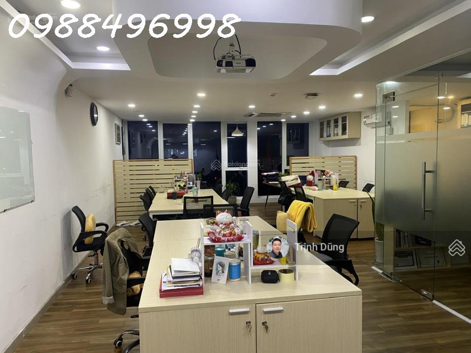 Cho thuê văn phòng 75m2 - 20tr đường Bến Vân Đồn view sông thoáng mát, làm việc ngay